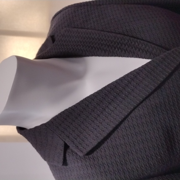 Ann Taylor black cotton blend pink satin lined blazer. Size 8 - Picture 3 of 12